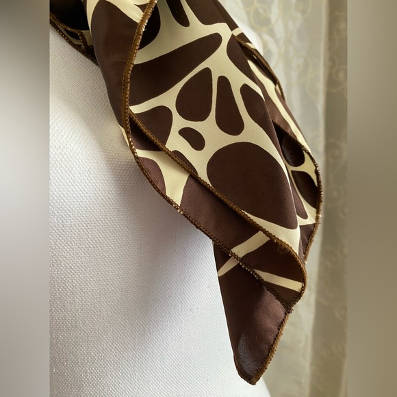 Wild Rag - Satin Scarf Wrap - 44x44 - chocolate brown GIRAFFE - Picture 6 of 6
